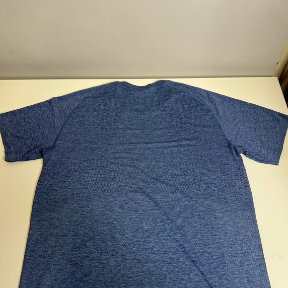 lululemon athletica Men's Teal and Navy Short Sleeve Tees - Picture 11 of 16